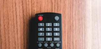 Hur man programmerar en universell fjärrkontroll förklaras