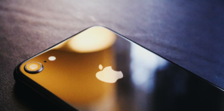 Hur du aktiverar automatisk versalskrivning på iPhone förklaras