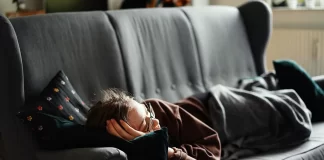 Hur många enheter kan anslutas till ett Roku-konto?