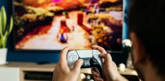 Så här ansluter du en gamepad till Samsung Smart TV