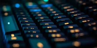 Så här aktiverar du tangentbordet på skärmen i Windows 10