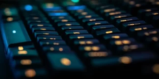 Hur man använder två tangentbord på en dator