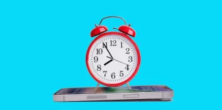 Så här ställer du in larmet på en iPhone