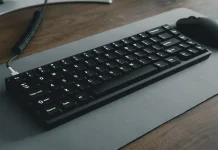 Hur man ansluter ett tangentbord och en mus till en Samsung Smart TV