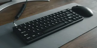 Hur man ansluter ett tangentbord och en mus till en Samsung Smart TV